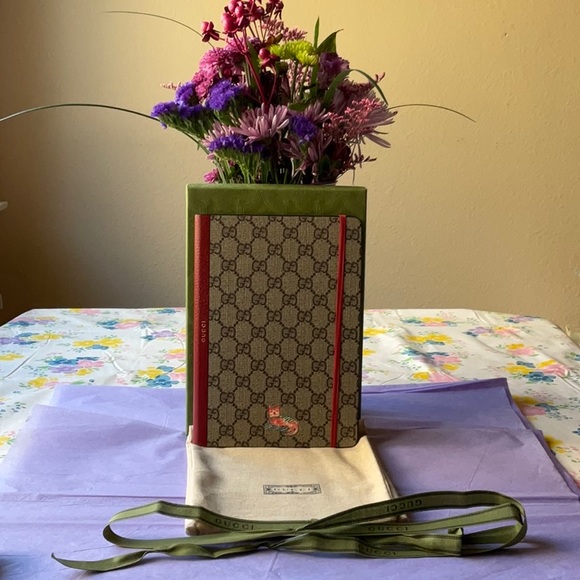 🐱 📒 GUCCI LARGE CAT NOTEBOOK 📒🐱 - Picture 2 of 16